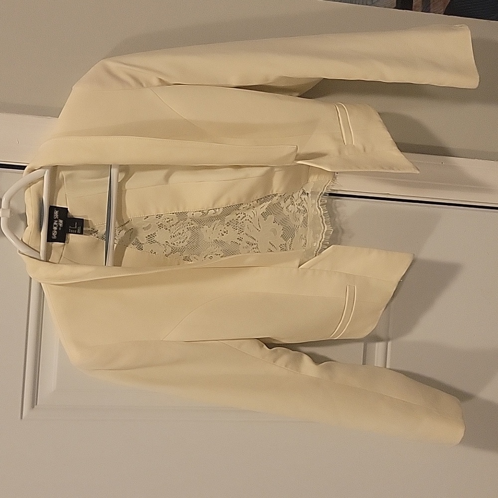 H&M women's cream colored blazer. Open front. Lace design in back. Size 2.